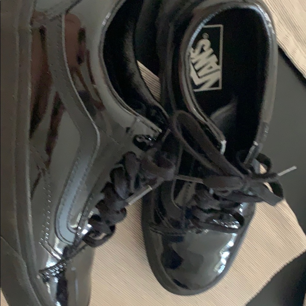 Vans black mirror